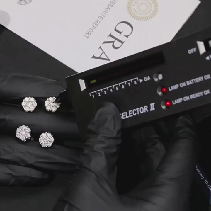Moissanite Flower Studs - Zilver